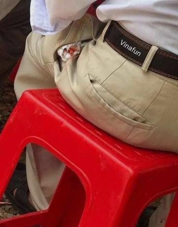 Người đàn ông đùm nhỏ đùm to mang về khi ăn cỗ: 'Bần cùng' hay tiết kiệm? 0