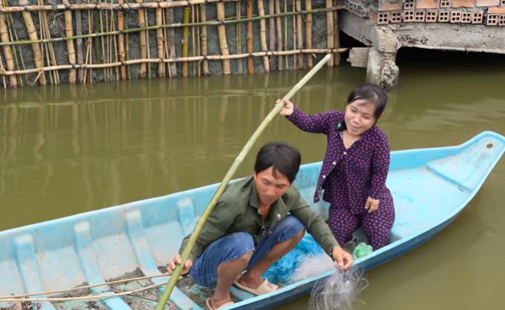 Cãi mẹ cha để cưới cô gái tật nguyền cao 9 tấc, người đàn ông được trả thù lao hậu hĩnh - Ảnh 3.